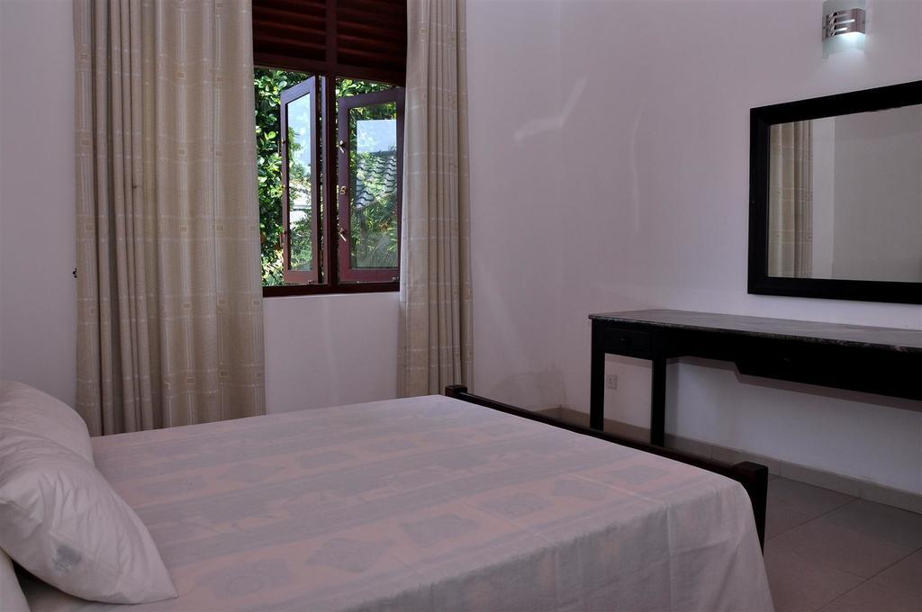 Harris Villa Hikkaduwa Habitación foto